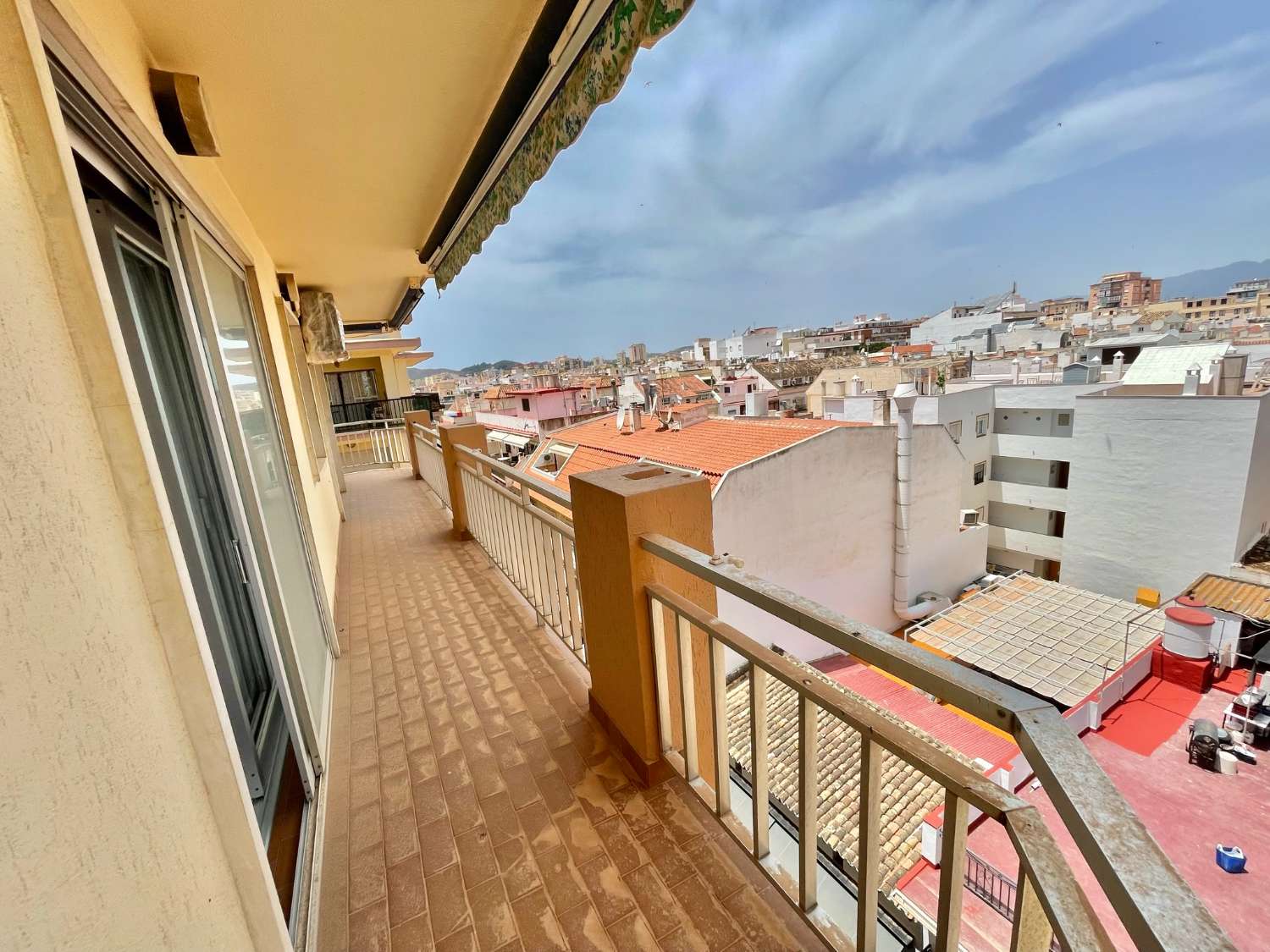 TWO BEDROOM APARTMENT WITH PANORAMIC VIEWS IN THE CENTER OF FUENGIROLA