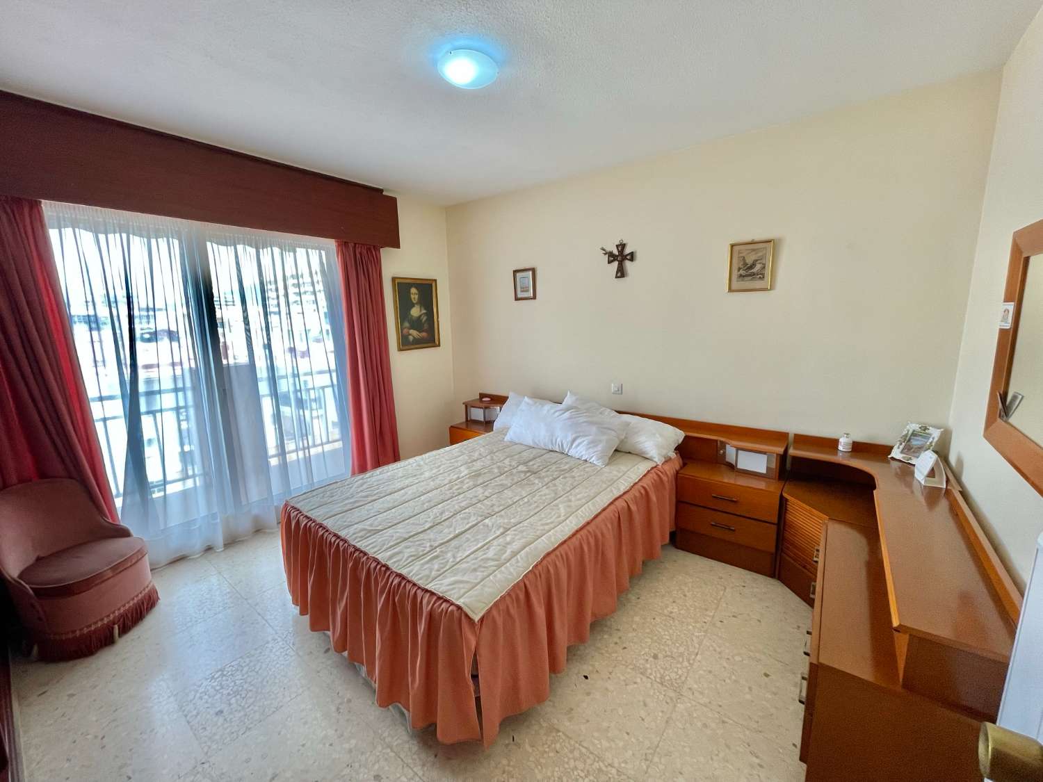 TWO BEDROOM APARTMENT WITH PANORAMIC VIEWS IN THE CENTER OF FUENGIROLA