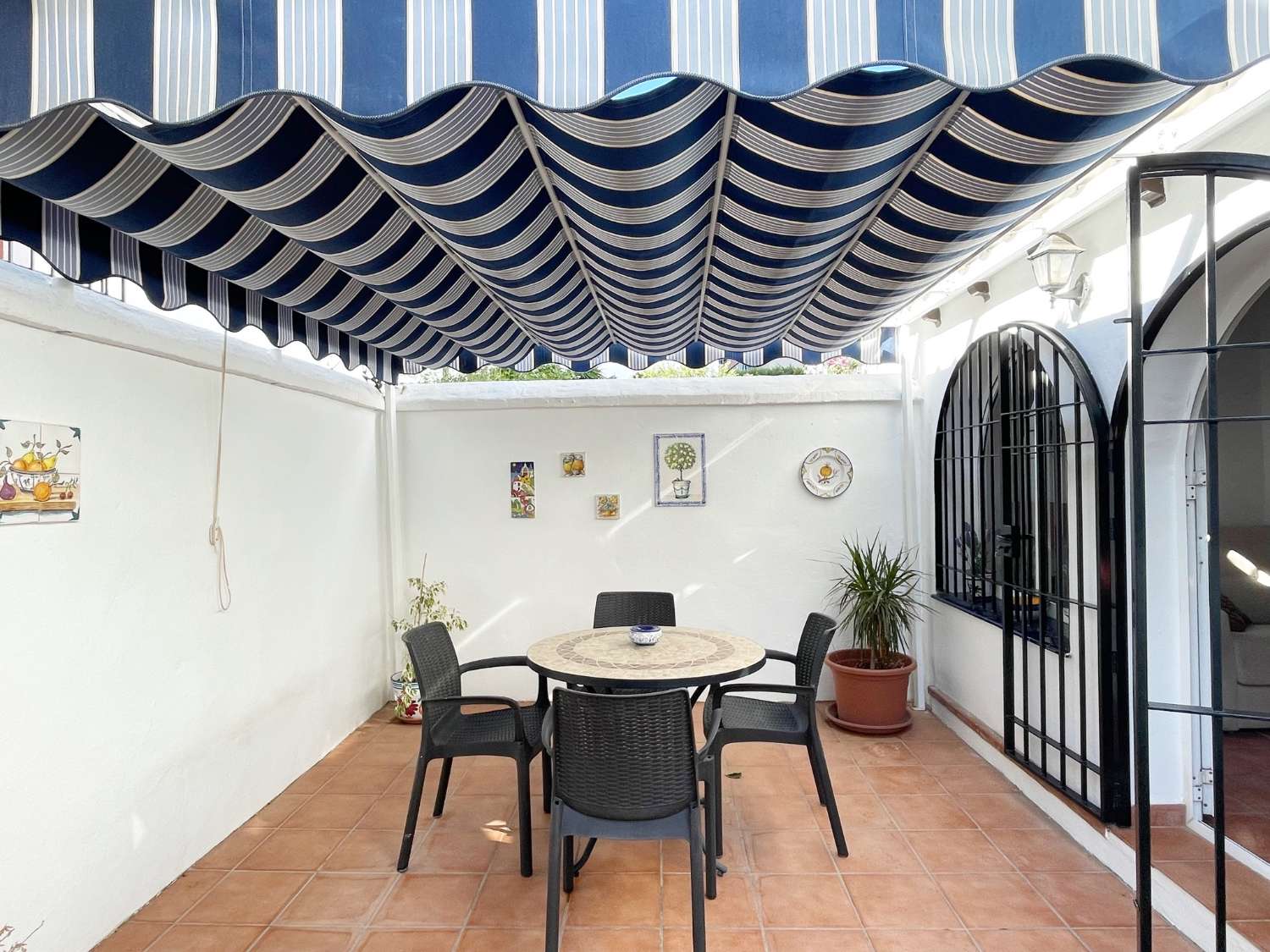 CASA ADOSADA EN VENTA, FUENGIROLA