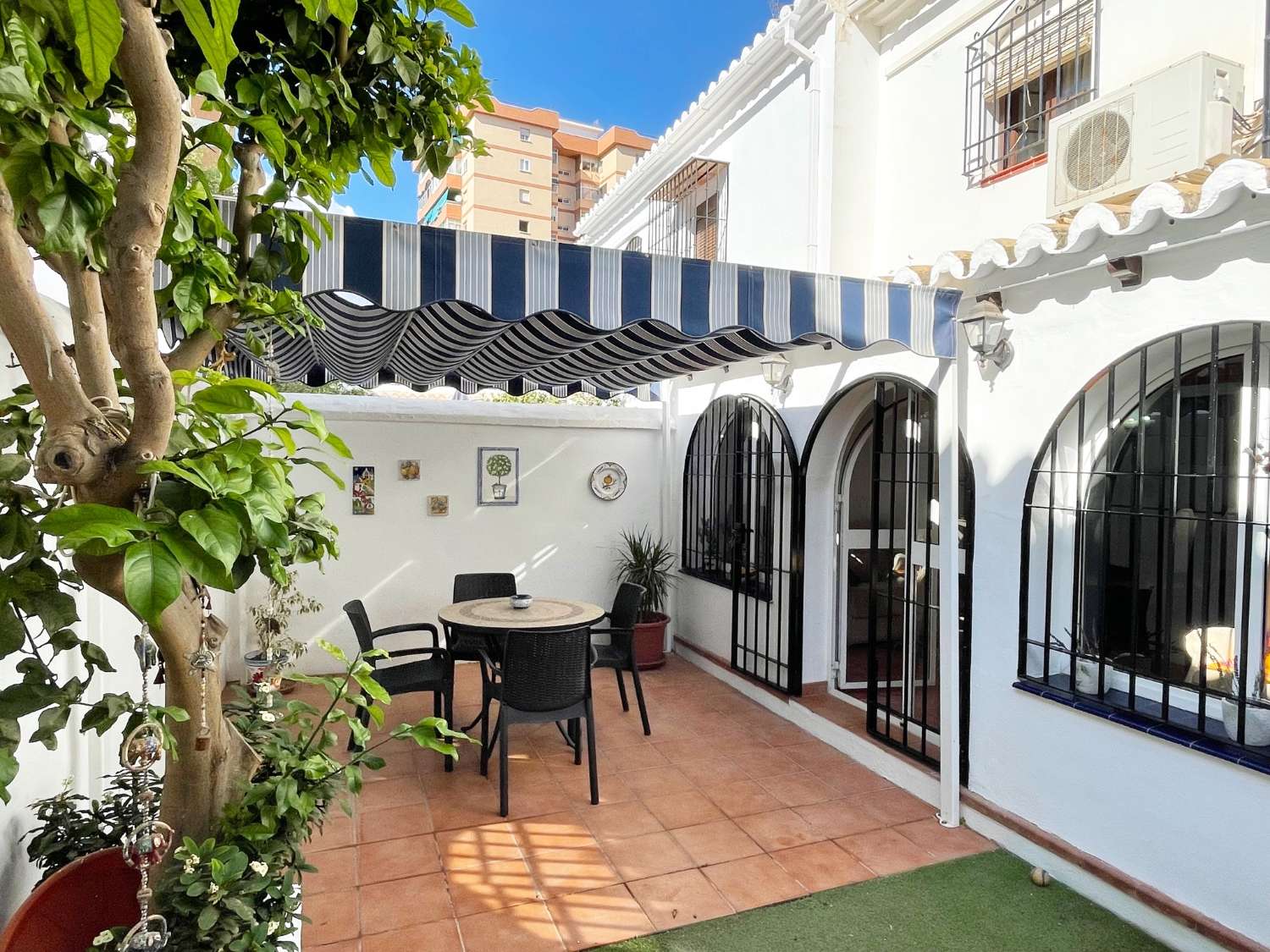 CASA ADOSADA EN VENTA, FUENGIROLA