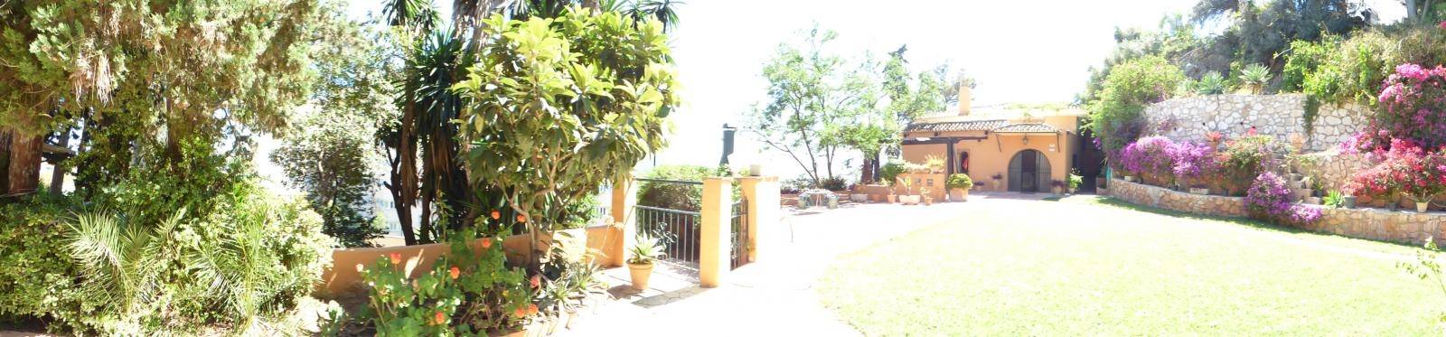 Villa for sale in Fuengirola