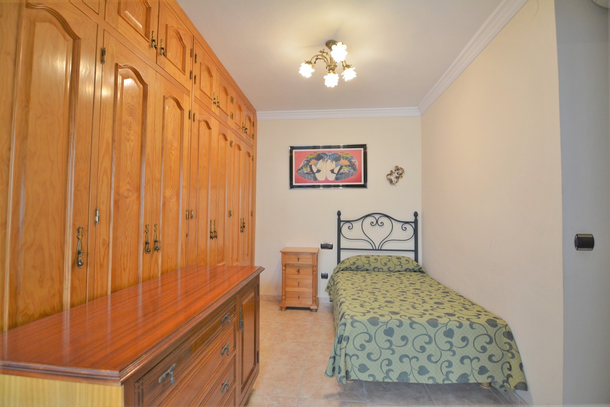 CASA ADOSADA EN VENTA EN FUENGIROLA CENTRO