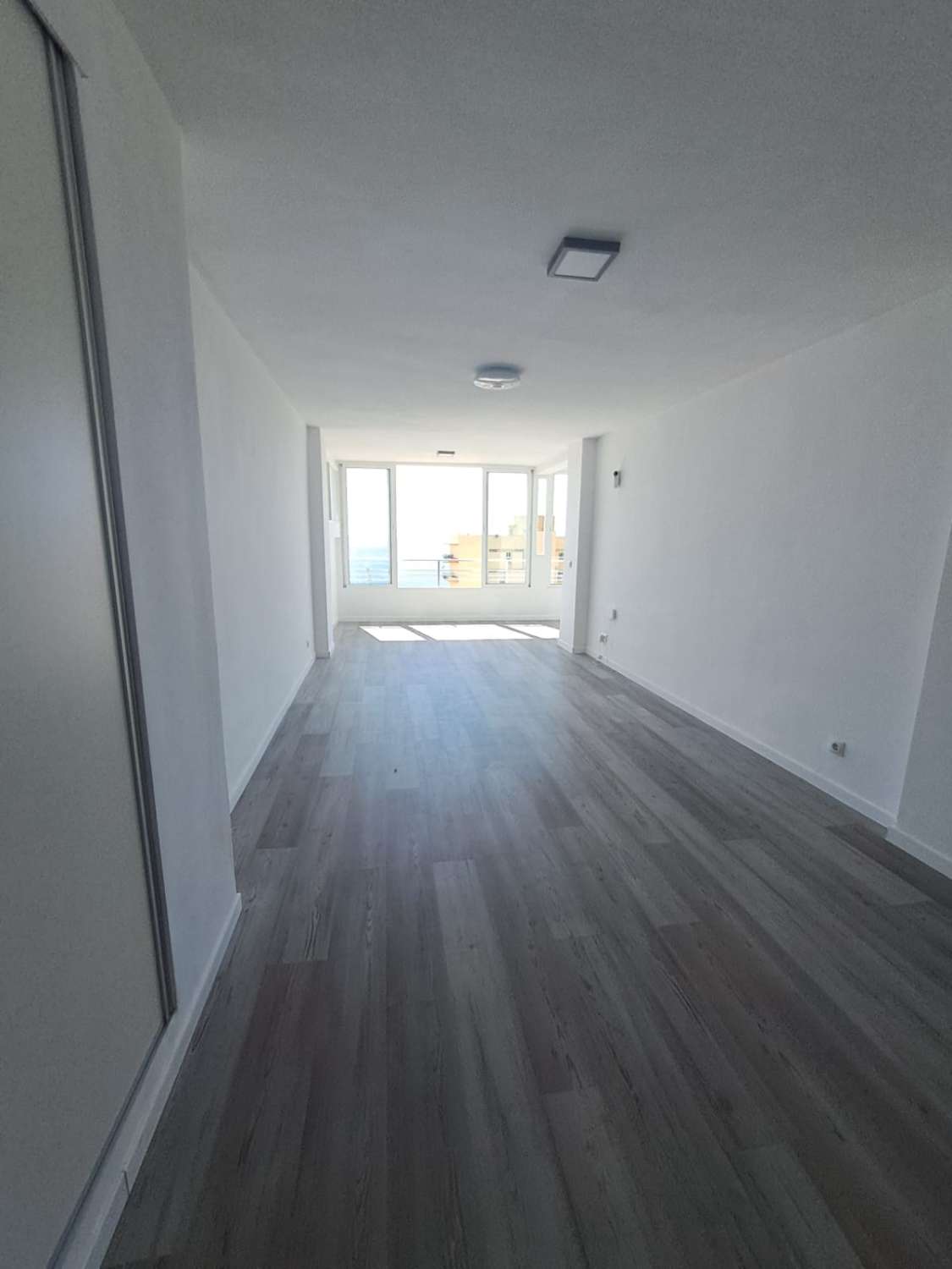 APARTAMENTO TOTALMENTE REFORMADO