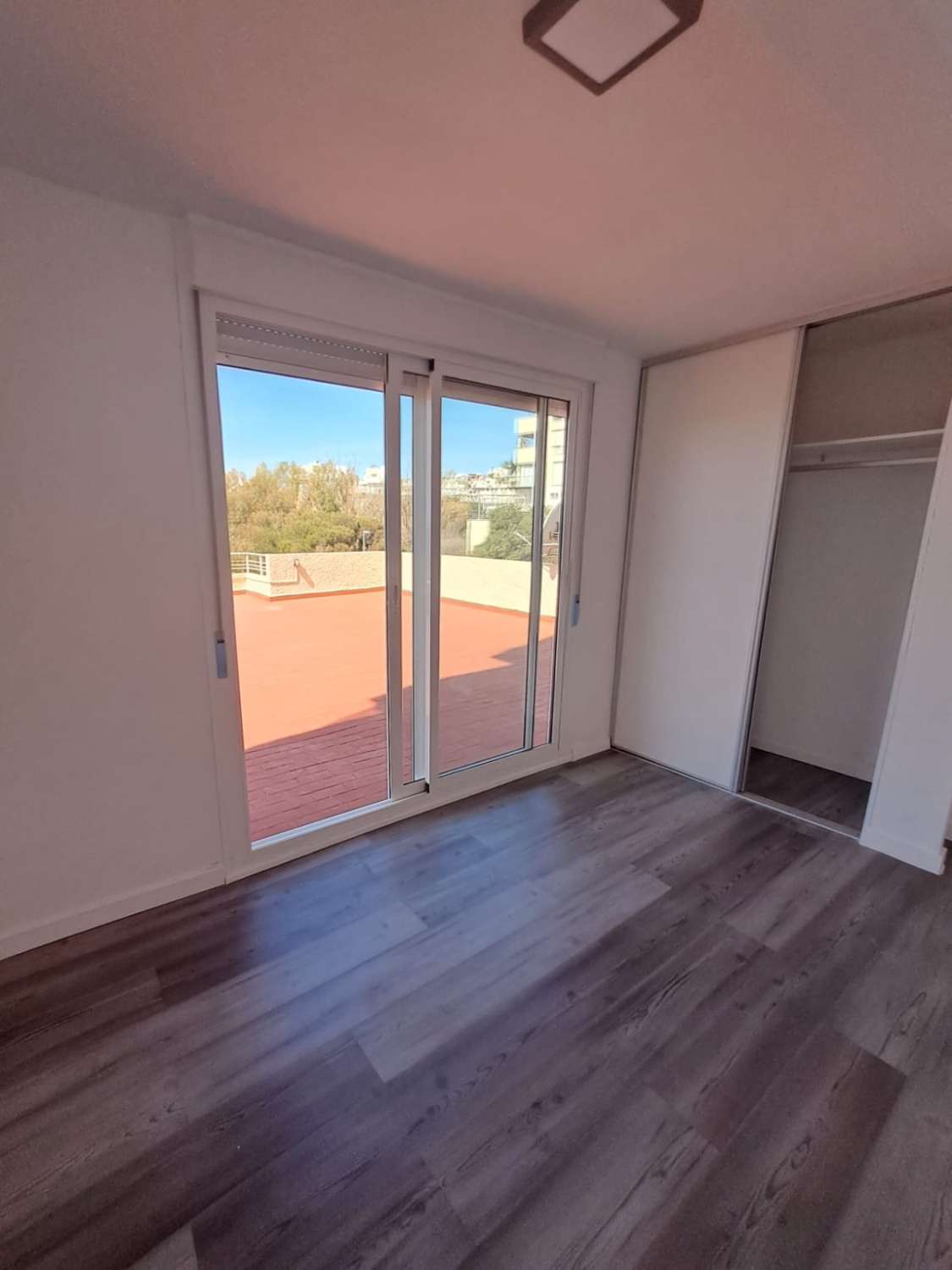 APARTAMENTO TOTALMENTE REFORMADO