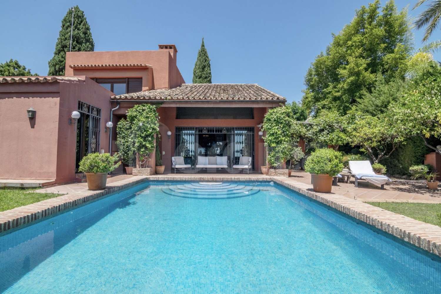 Villa myynnissä Los Naranjos (Marbella)