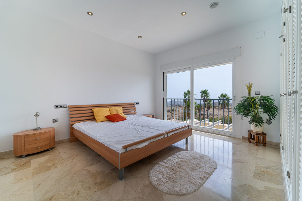 VILLA INDEPENDIENTE EN VENTA, MIJAS