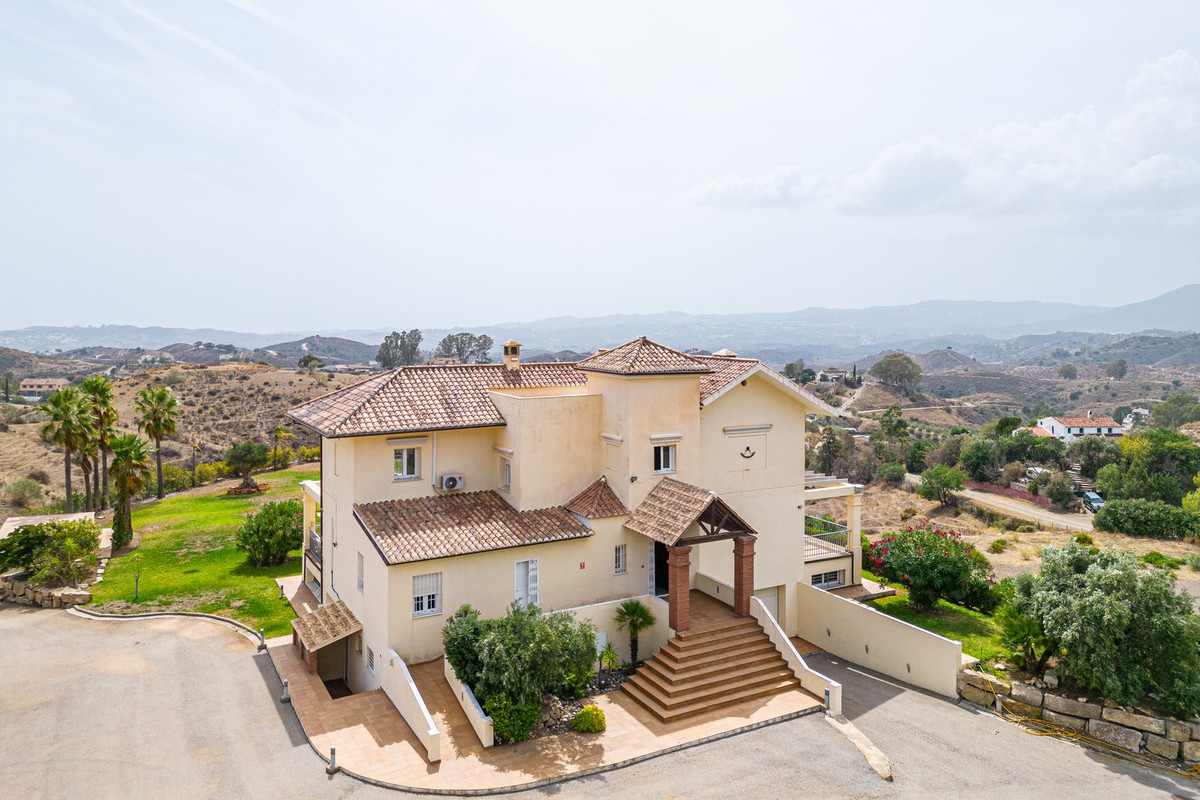 VILLA INDEPENDIENTE EN VENTA, MIJAS