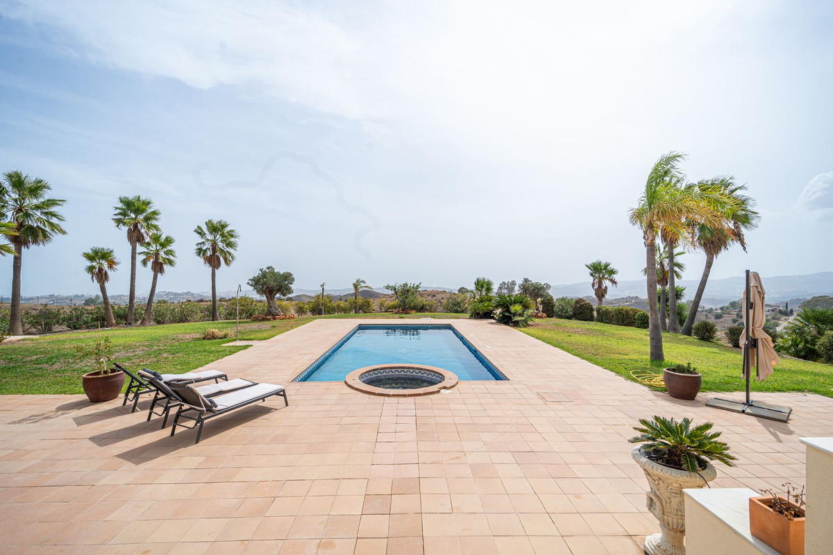 VILLA INDEPENDIENTE EN VENTA, MIJAS