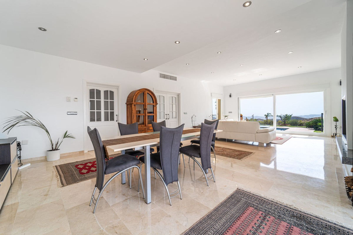 VILLA INDEPENDIENTE EN VENTA, MIJAS