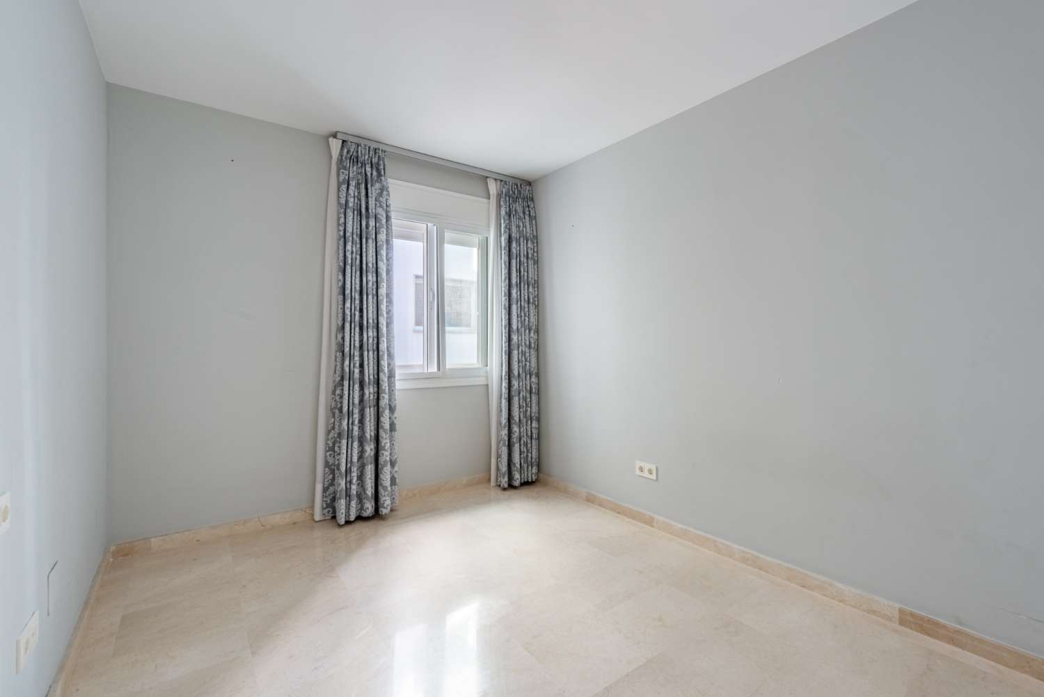 PISO EN VENTA, FUENGIROLA