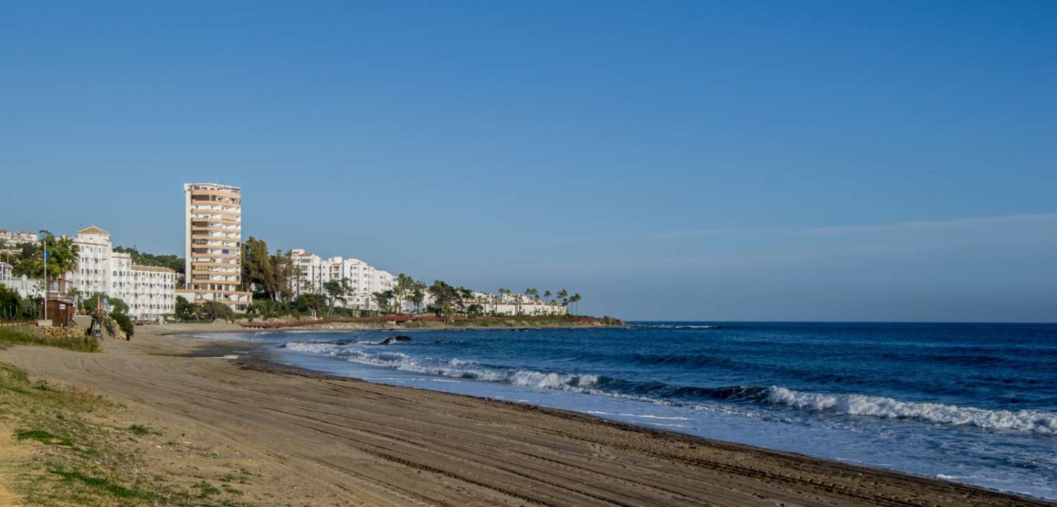 IMPRESIONANTE APARTAMENTO EN RIVIERA DEL SOL, JUNTO AL MAR