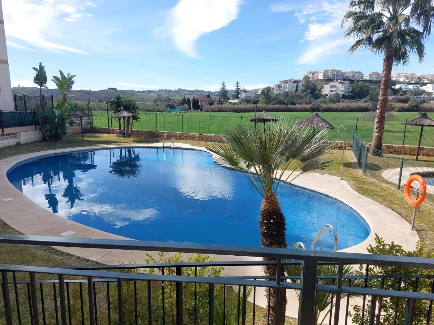 Charmante Wohnung mit Blick auf den Golfplatz in Mijas Golf