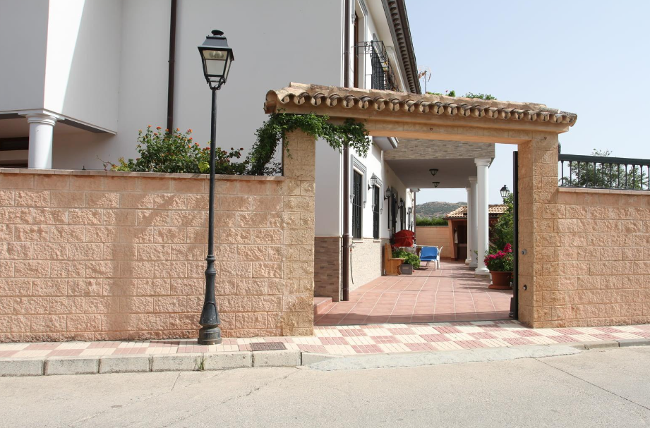 Villa Serena : Un Refuge de Luxe dans la Sierra