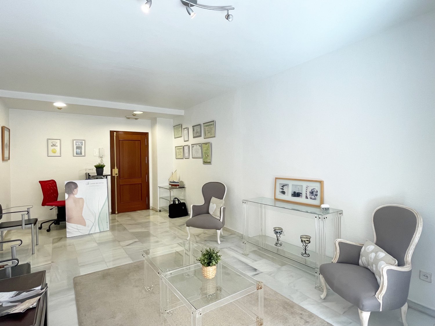 VENTA PISO MODERNO EN CENTRO DE FUENGIROLA