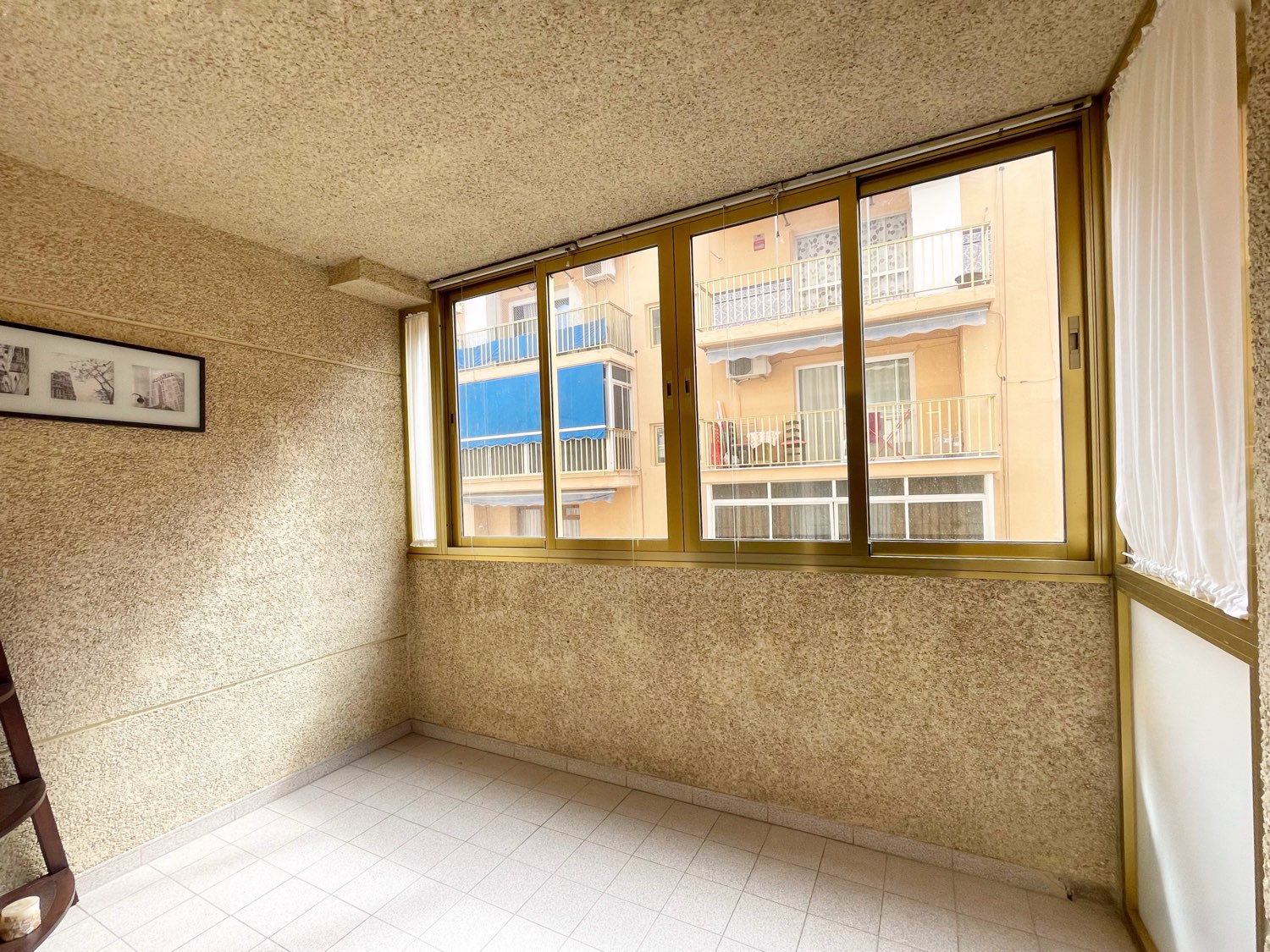 VENTA PISO MODERNO EN CENTRO DE FUENGIROLA