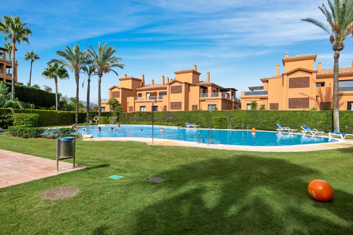 Flat for sale in Benamara-Atalaya (Estepona)