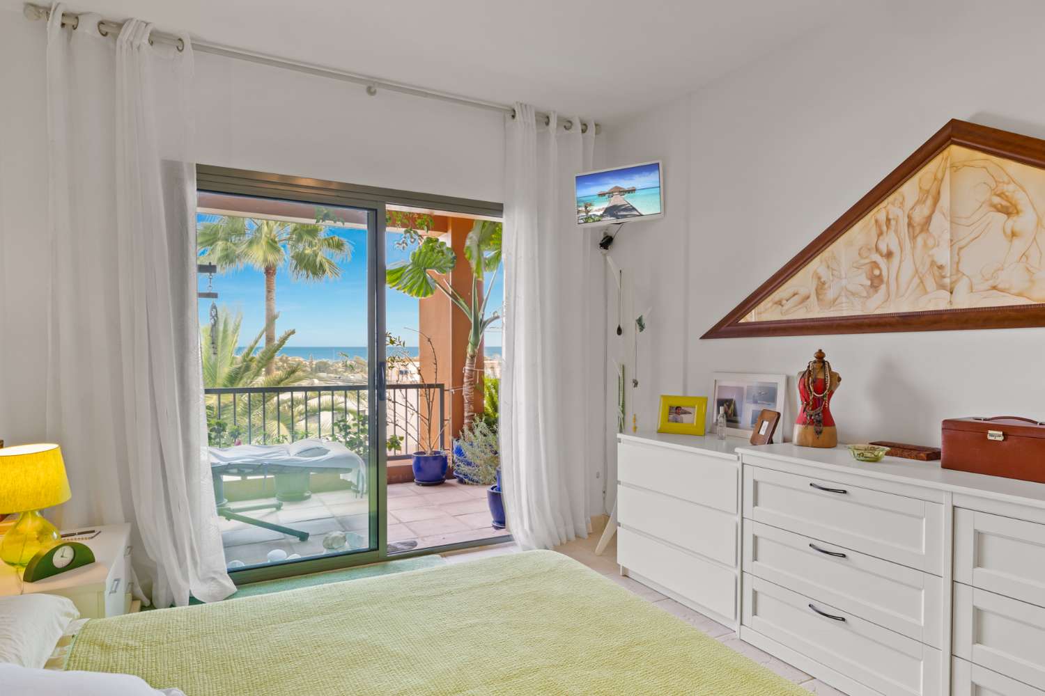 Flat for sale in Benamara-Atalaya (Estepona)