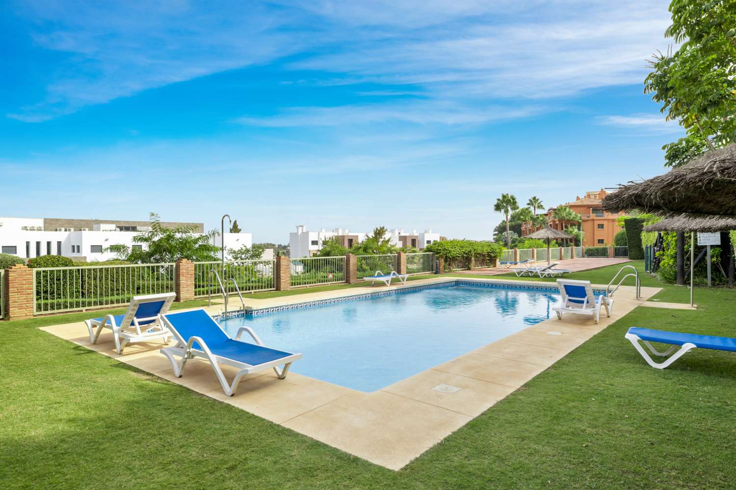 Flat for sale in Benamara-Atalaya (Estepona)